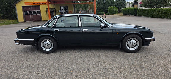 Jaguar XJ 6 of 12