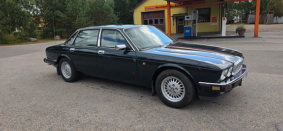 Jaguar XJ 5 of 12