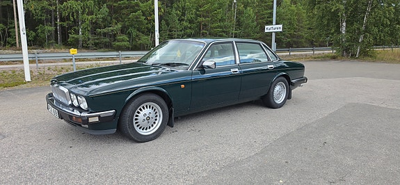 Jaguar XJ 2 of 12