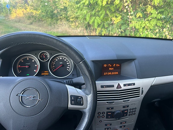 Opel Astra 4 of 10