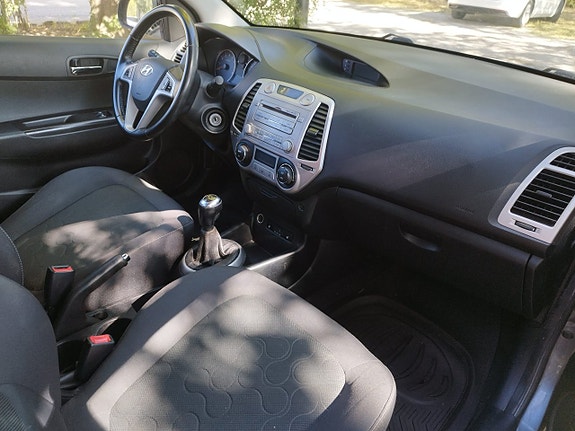 Hyundai i20 10 of 12