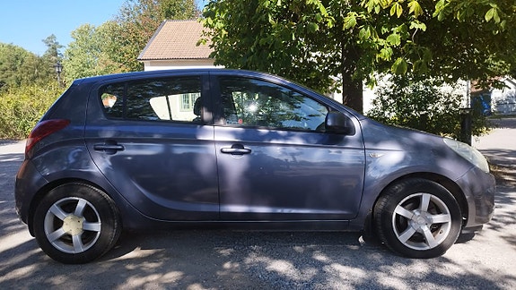 Hyundai i20 2 of 12