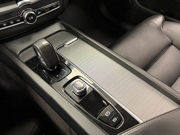 Volvo XC60 14 of 20