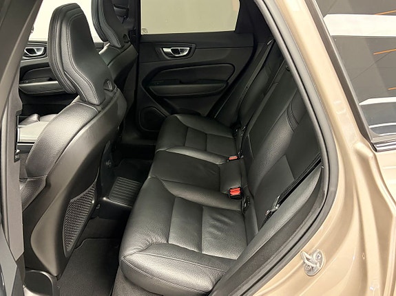 Volvo XC60 15 of 20