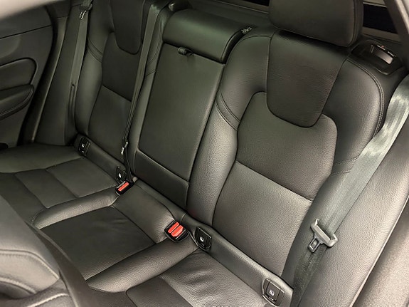 Volvo XC60 16 of 20