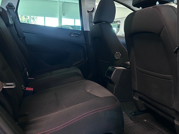 Peugeot 308 SW 8 of 8