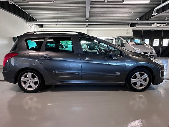 Peugeot 308 SW 3 of 8
