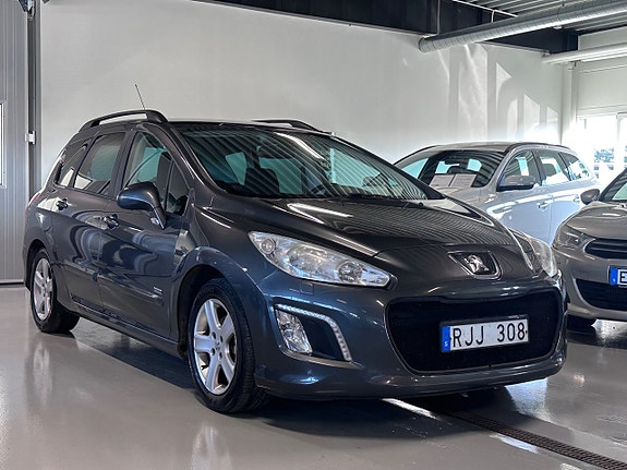 Peugeot 308 SW 2 of 8