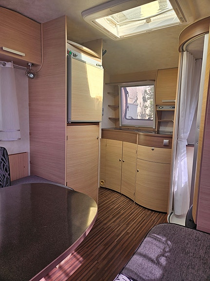 Adria Action 361 LH 2 of 8