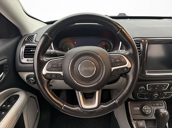 Jeep Compass 12 of 30