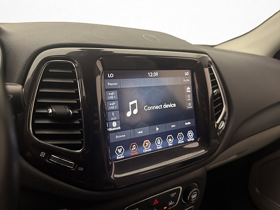 Jeep Compass 19 of 30