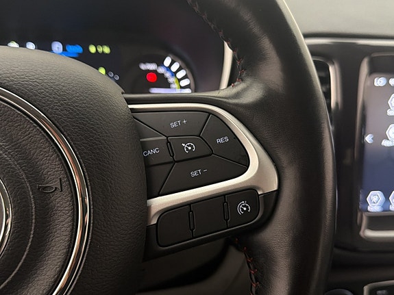 Jeep Compass 16 of 30