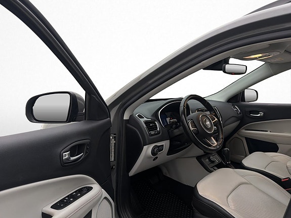 Jeep Compass 9 of 30