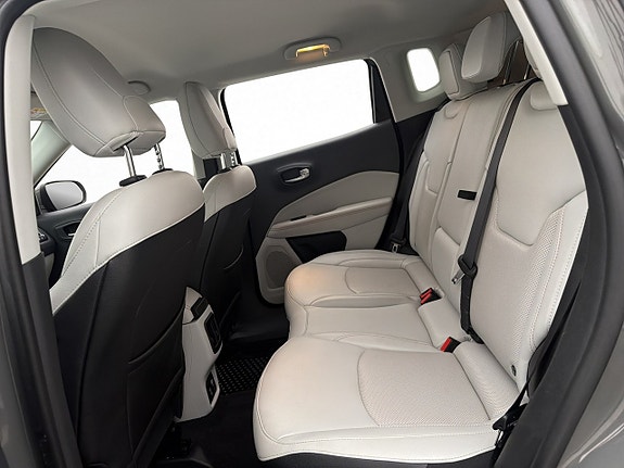 Jeep Compass 25 of 30