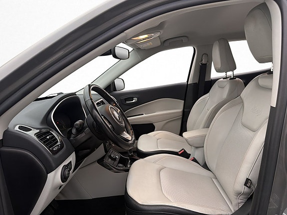 Jeep Compass 10 of 30