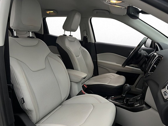 Jeep Compass 27 of 30