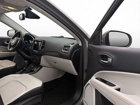 Jeep Compass 28 of 30