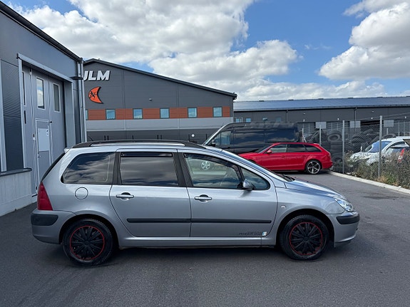 Peugeot 307 2 of 8
