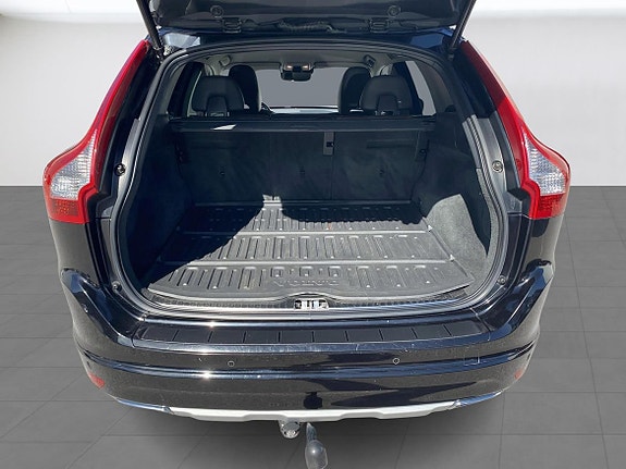 Volvo XC60 10 of 13