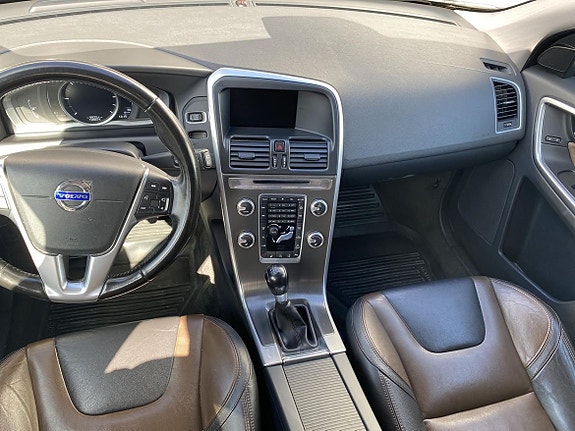 Volvo XC60 8 of 13