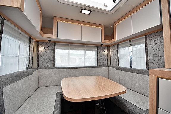 Knaus 450 FU Sport, Dubbelbädd 24 of 27