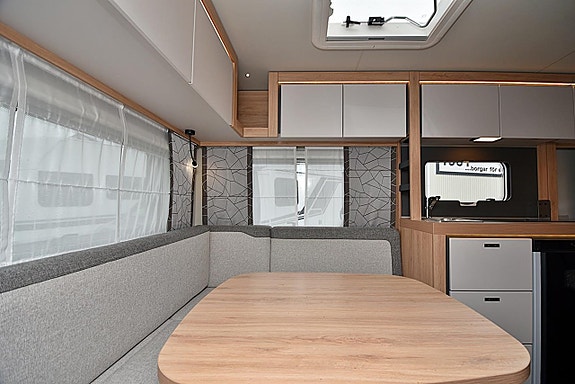 Knaus 450 FU Sport, Dubbelbädd 7 of 27