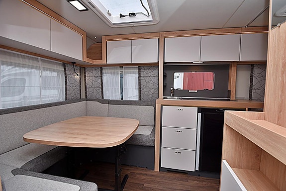 Knaus 450 FU Sport, Dubbelbädd 4 of 27