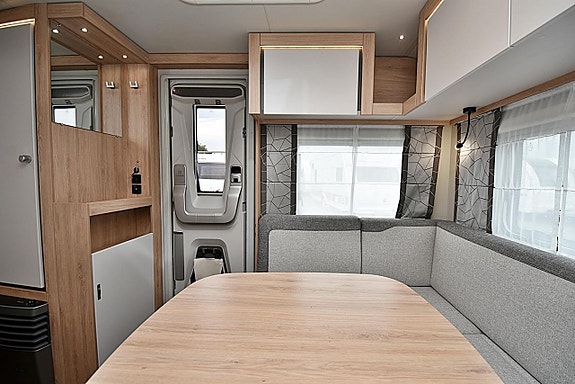 Knaus 450 FU Sport, Dubbelbädd 12 of 27