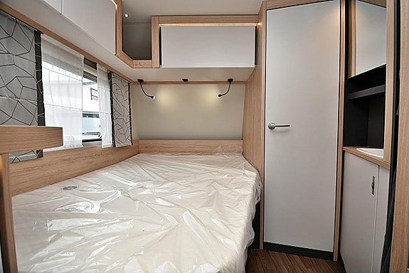 Knaus 450 FU Sport, Dubbelbädd 16 of 27