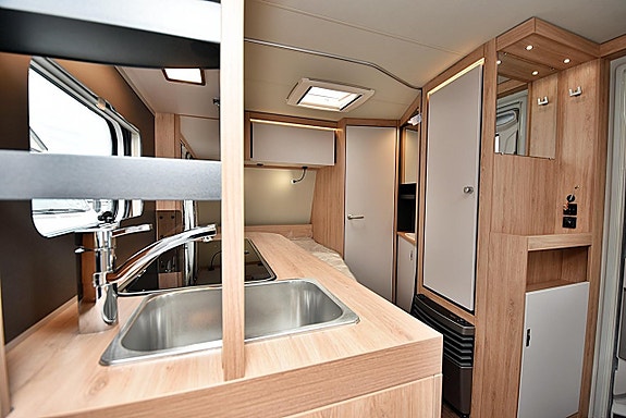 Knaus 450 FU Sport, Dubbelbädd 13 of 27