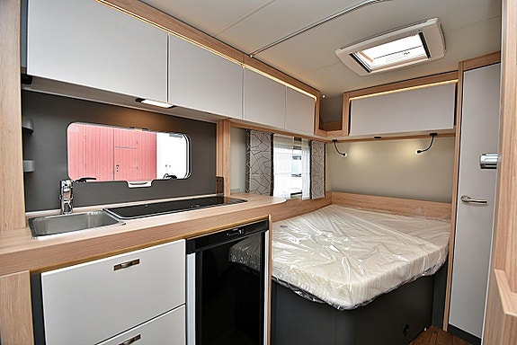 Knaus 450 FU Sport, Dubbelbädd 15 of 27