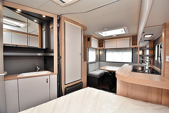 Knaus 450 FU Sport, Dubbelbädd 18 of 27