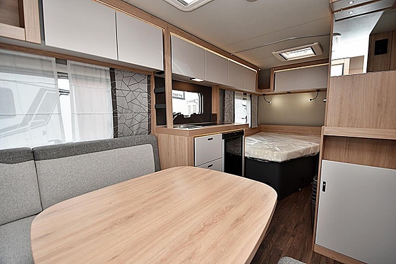 Knaus 450 FU Sport, Dubbelbädd 9 of 27
