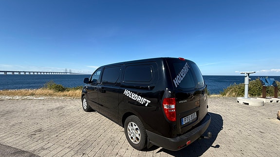 Hyundai H-1 6 of 7