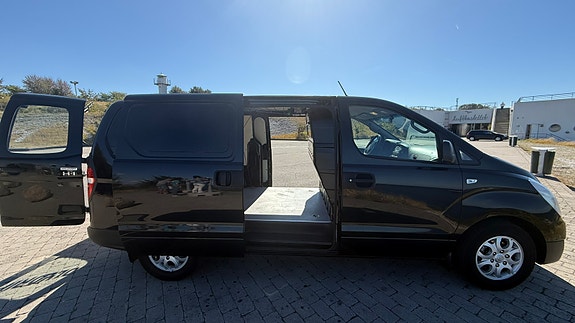 Hyundai H-1 2 of 7