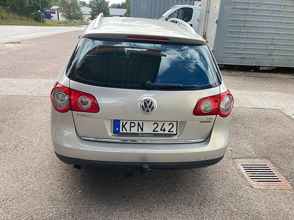 Volkswagen Passat 4 of 9