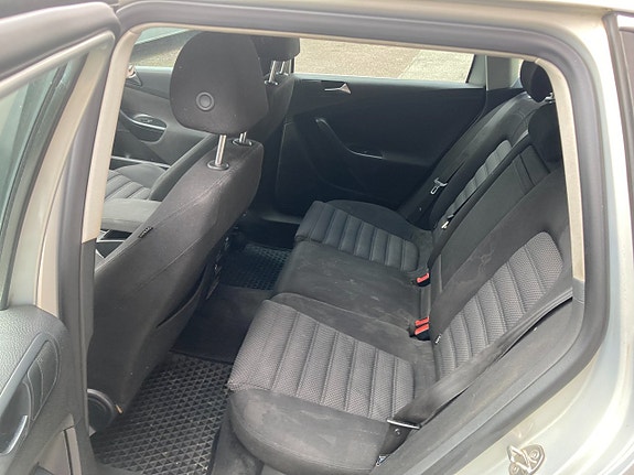 Volkswagen Passat 9 of 9