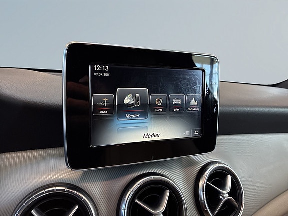 Mercedes-Benz CLA220 d 15 of 23