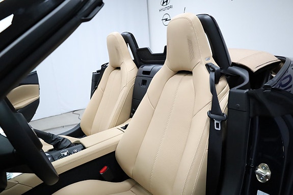 Mazda MX-5 4 of 28