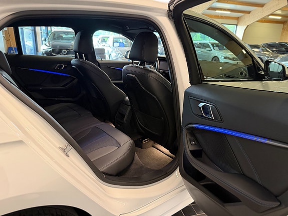 BMW 118i 9 of 23