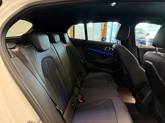 BMW 118i 10 of 23