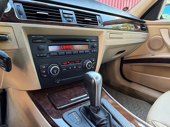 BMW 318i 13 of 17