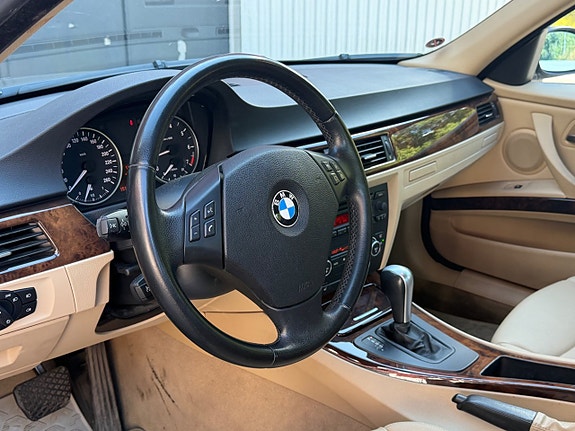 BMW 318i 14 of 17