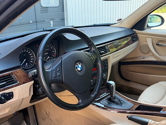 BMW 318i 9 of 17