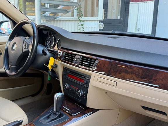 BMW 318i 15 of 17