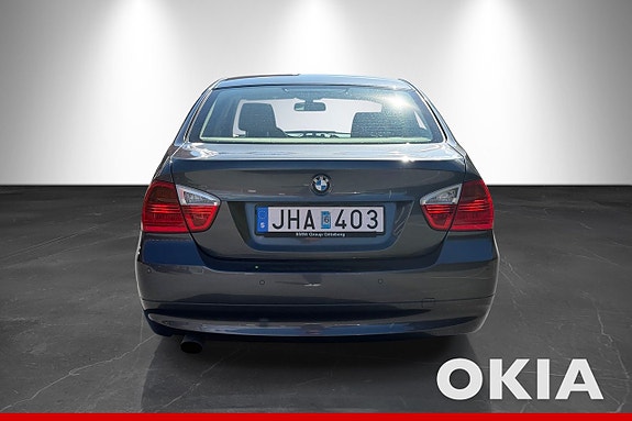 BMW 318i 4 of 17
