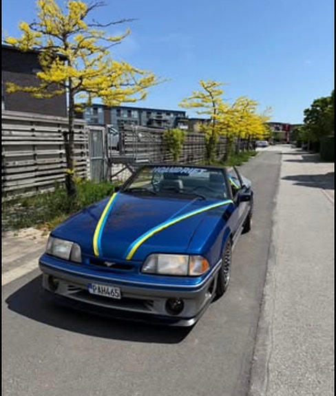 Ford Mustang 3 of 6