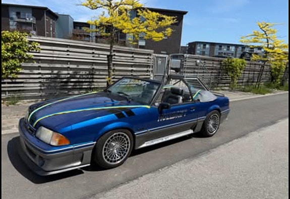 Ford Mustang 4 of 6
