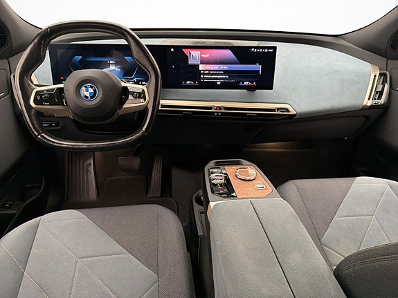 BMW iX 15 of 30