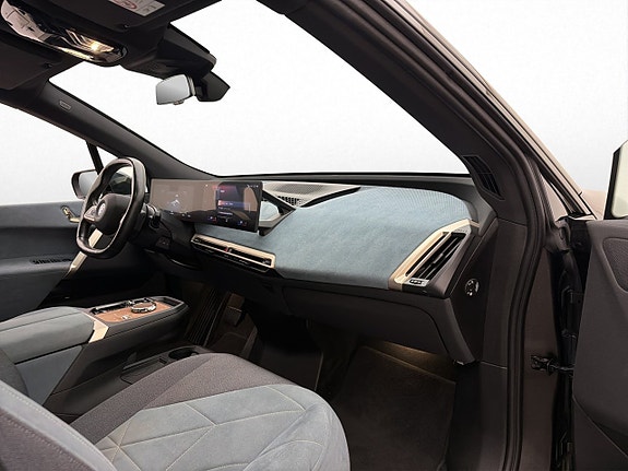 BMW iX 24 of 30